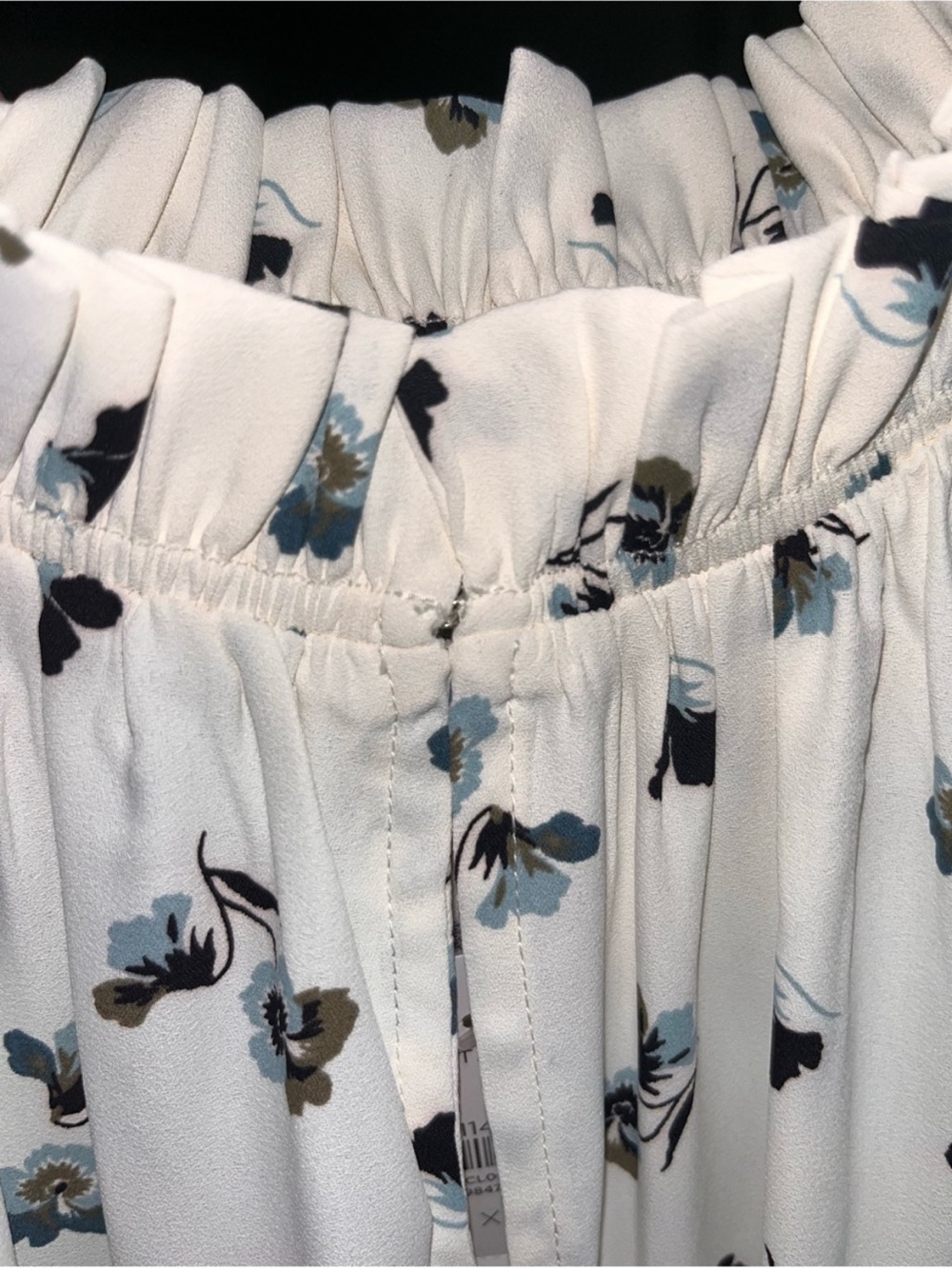 NWT Ann Taylor Floral Ruffle Neck Sleeveless Blouse Cream XS Career Top - Picture 4 of 5